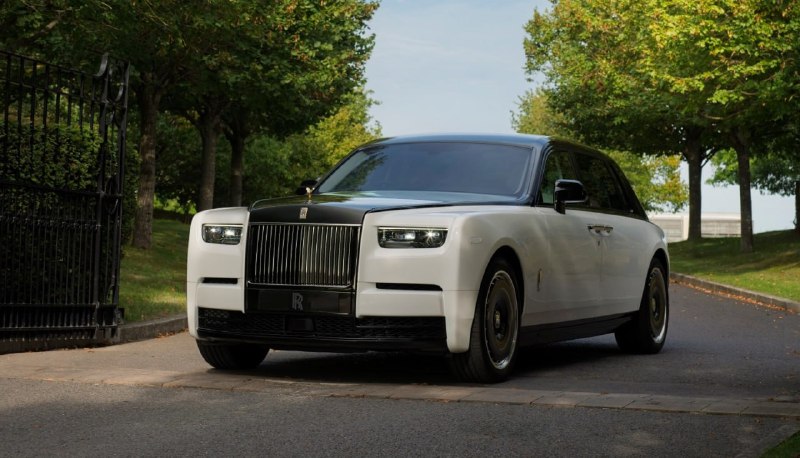 Rolls-Royce представил самый дорогой седан в мире
...