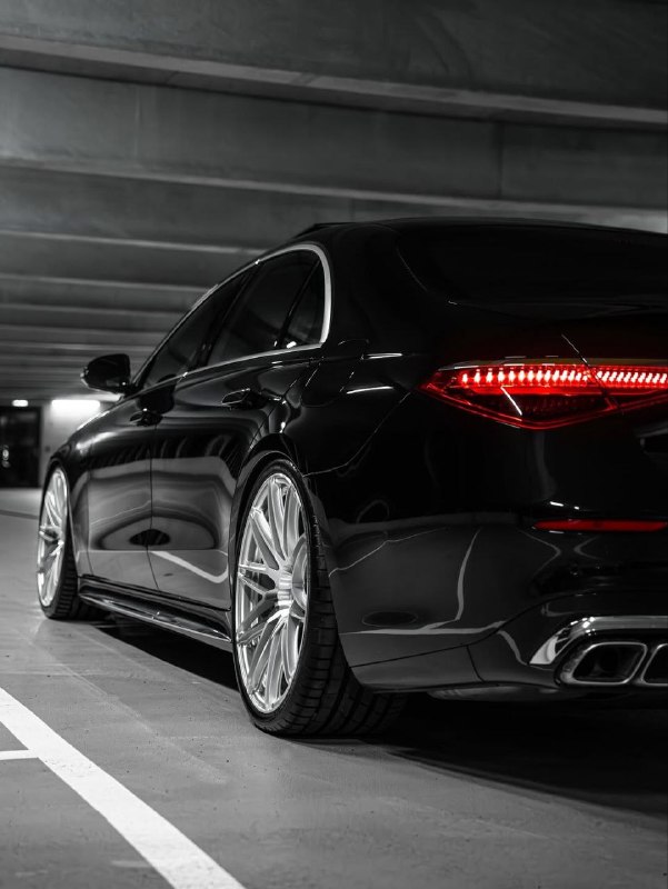 2.6-ton Black Beast S63 E AMG 805 HP V8 BITURBO Hybrid 4.0-L 0-100 km/h 3.3 sec 6