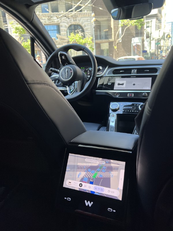 旧金山无人驾驶，比想象中要流畅，上车就切换成中文模式，全程驾驶平顺，没有安全顾虑，复杂情况下小技术很不错的，车况比uber好，价格差不多，一天打了四辆，甚至觉得没有司机更好了，😂旧金山无人驾驶，比想象中要流畅，上车就切换成中文模式，全程驾驶平顺，没有安全顾虑，复杂情况下小技术很不错的，车况比uber好，价格差不多，一天打了四辆，甚至觉得没有司机更好了，😂