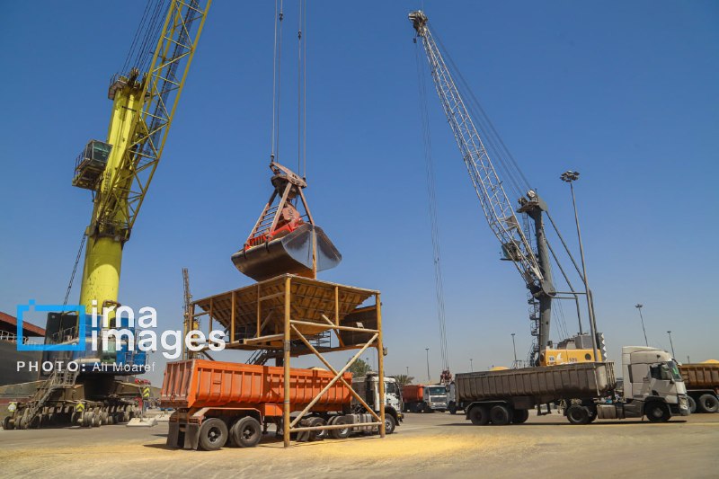 The construction of the grain overpass bridge at Imam Khomeini (RA) port has begun.
