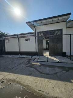 Бектемир тумани. 2 сотихда 4 xonali  зор uy sotaman.