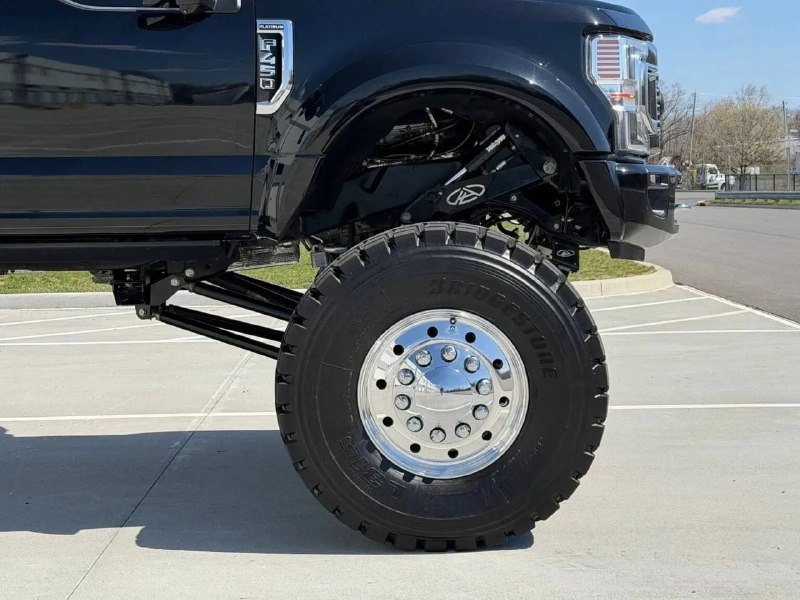 Тюнинг-ателье в США превратило Ford F-450 в 11-МЕСТНЫЙ лимузин. 3