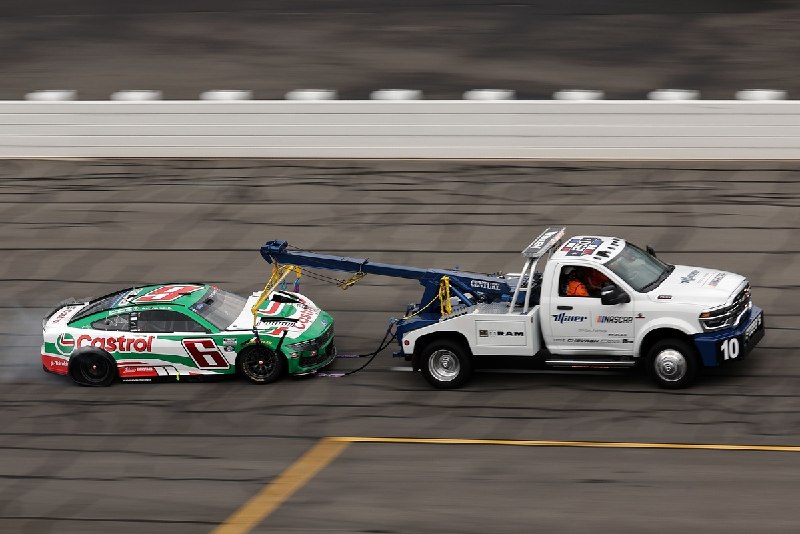 Пока Европа спит, Америка снова показывает, как NASCAR может быть непредсказуемы