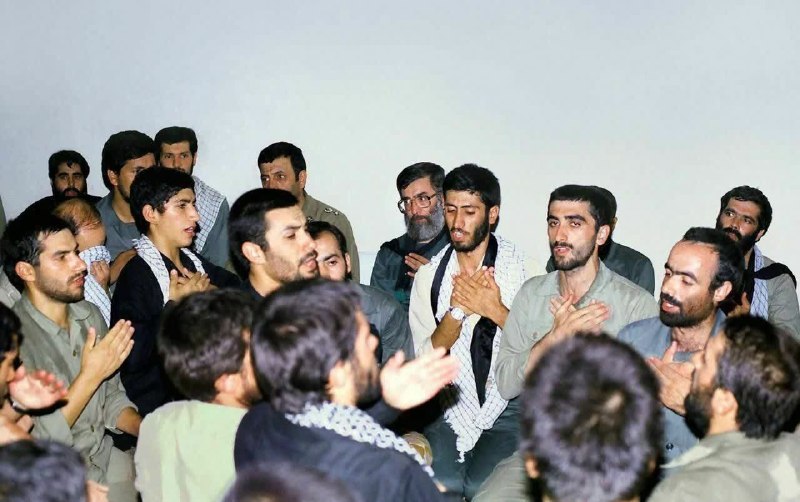 🌸خــــادم الــشهــــدا🌸: غم نهانیِ دلها ، عیان شده یارانو باغ شیعه دوباره خزان شده یارانگرفته رنگ عزا شهر سامرا امشبشب یتیمی صاحب زمان شده یاران
