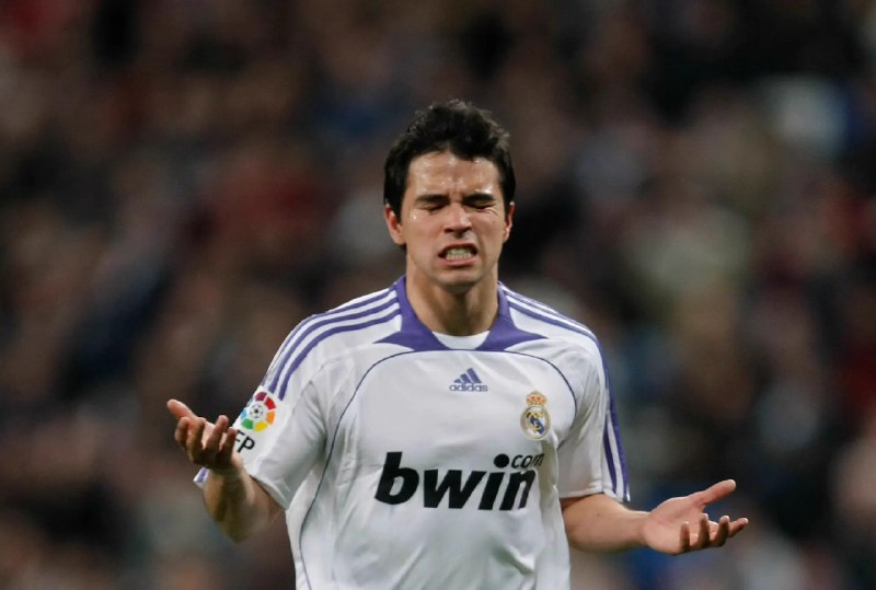 رئال مادرید توییت | Real Madrid Tweet: ⚽️ آ.اس | خاویر ساویولا فاش کرد :🗣 "پیوستن من به بارسلونا در سال ۲۰۰۱، واکنشی مستقیم به انتقال زیدان به رئال مادرید بود.