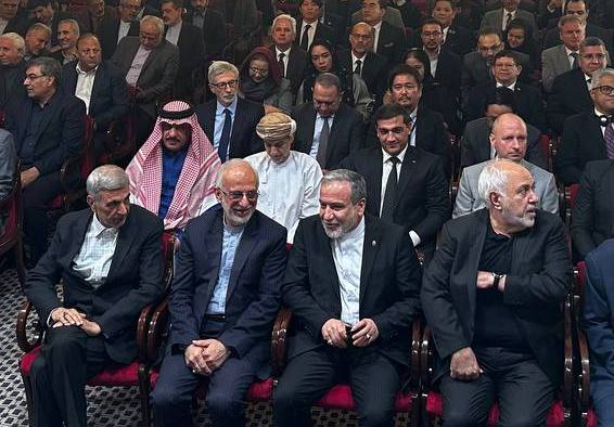 נוכחותו של סייד עבאס אראג'י, שר החוץ, במפגש המיוחד "תפקידו של ההרוג חרזי בבניית קונצנזוס של מדיניות חוץ" הח…