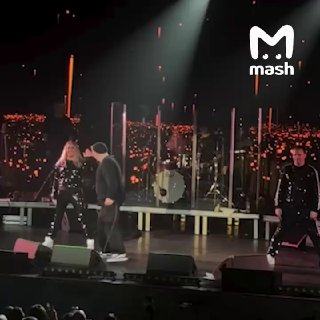 Легендарного танцора Булановой уволили. Фанаты потеряли главную звезду российского скуфкора — Дмитрия Берегулю.   Он не вышел на сцену на "Новой волне" и не поедет в тур по Дальнему Востоку и Сибири, который пройдёт этой осенью. По информации Mash, с Татья