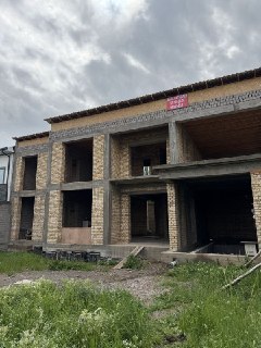 Dacha sotiladi,Oq tosh.zor joyda joylashkan.