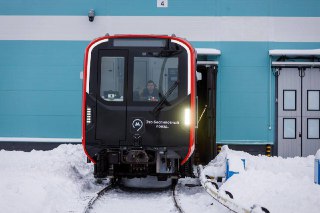 Первый беспилотный состав метро поедет по московской БКЛ по графику — но пока без пассажиров — уже в конце 2026 года. Первая линия автономных поездов поедет уже в 2030-м.Тестовый состав "Москва-2024" уже начал ездить по бирюзовой ветке — сам разгоняется, т