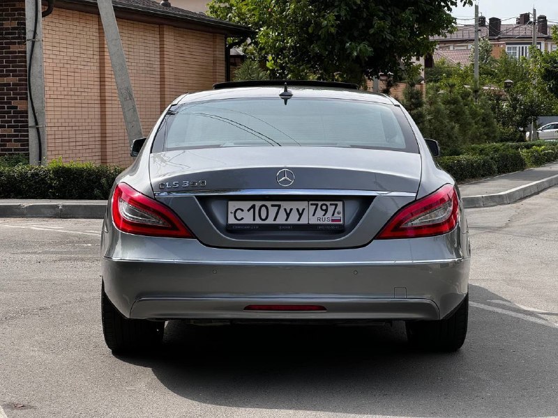 Mercedes-benz 2012 3.5 /221ткм

Легендарный mercedes-benz cls он же всеми любимый «банан» в отличном состоянии по первой цене
Кузов в отличном состоянии, преимущественно в родной краске / присутствуют вторичные окрасы что вполне адекватно для автомобиля этого года выпуска, ни грамма шпаклевки
В автотеке есть несколько расчетов, но самый большой из них 250тр что совсем незначительно для авто премиум сегмента
Очень красивый салон в редком бордовом исполнении
Жирная комплектация с подкачками сидений и люком что не часто встретишь у данной модели авто
Технически так же в хорошем состоянии, недавно заменены задние баллоны пневмы+датчики
Ходовая в хорошем состоянии
Пневма обслужена и не требует никаких вложений
Мотор работает хорошо не троит и не дымит
Цена: 1695000₽
+79381444463 - фотография - 3