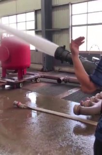 Firefighters use a special hose that turns a water stream into a protective shieldScience and facts💡