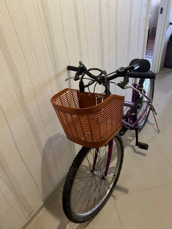 Продаётся городской велосипед с корзинкой