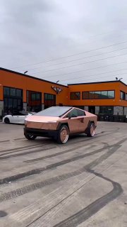 В США сделали розово-золотой Tesla Cybertruck Компания Omar’s Wheels and Tires и