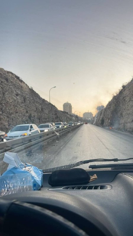 משבר תנועה חונק וצפיפות של מספר כלי רכב במחסום ג'בה מצפון לירושלים הכבושה. כתוצאה מהגבלות הכיבוש על המחסום.