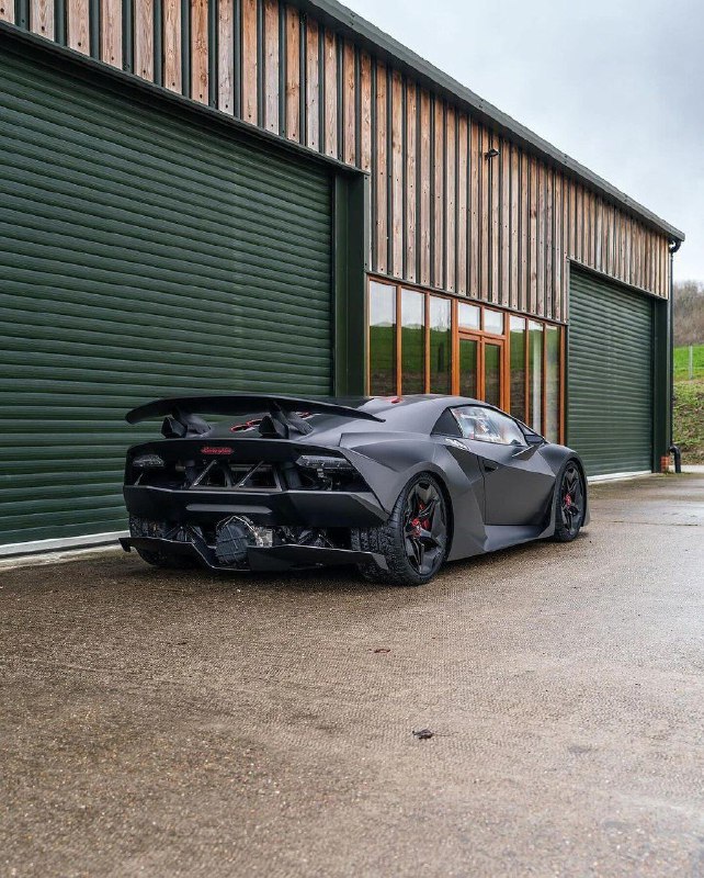 Lamborghini Sesto Elemento 3