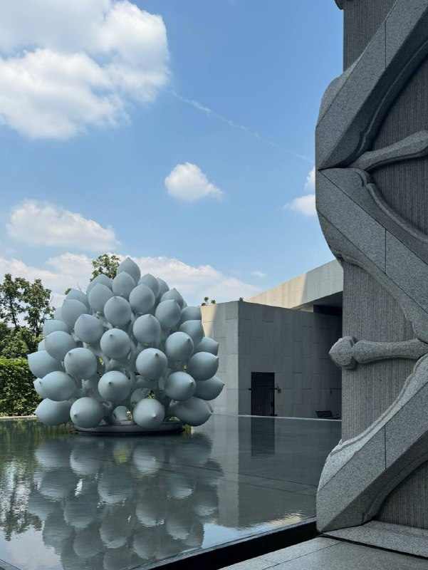 В музее современного искусства— Museum of Contemporary Art (MOCA BANGKOK). Основан в 2012 местным миллиардером.В музее современного искусства— Museum of Contemporary Art (MOCA BANGKOK). Основан в 2012 местным миллиардером.