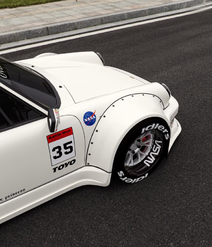 Porsche 930 RWB 7