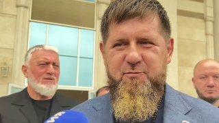 Кадыров вновь идет на выборы главы Чечни — по его словам, «вынужденно»Рамзана Кадырова выдвинули кандидатом от «Единой России» на предстоящие выборы главы Чечни. Такое решение единогласно приняли на конференции регионального отделения партии, пишет ТАСС. С