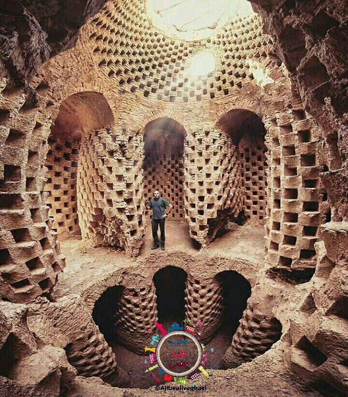 🌏 عجایب  جهان 🌏: ♦️نمایی حیرت انگیز از بنای تاریخی کبوتر خانه قورتان در اصفهان که هنوز چگونگی ساختش در حال بررسی است..