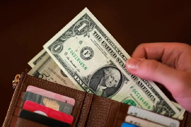 ساعت 24: قیمت دلار روز دوشنبه نهم شهریور ۱۴۰۵ساعت 24 - قیمت آزاد دلار برای اولین بار از مرز ۲۰۶ هزار تومان عبور کرد.ادامه مطلب@sa