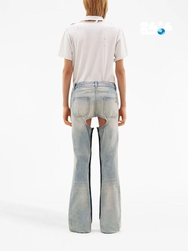 🇮🇱 The French fashion brand Courrèges started selling jeans with a large cut between the legs. The price of the model is 540 US dollars.
