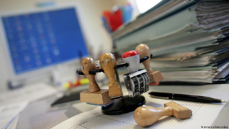 Региональный чиновник ушел в отпуск на 12 лет и стал топ-менеджером. Это не единичный случай - начато расследованиеВ который раз мы возвращаемся к столь животрепещущей теме, как манипуляции с отпусками. На этот раз скандал разразился в федеральной земле Ре