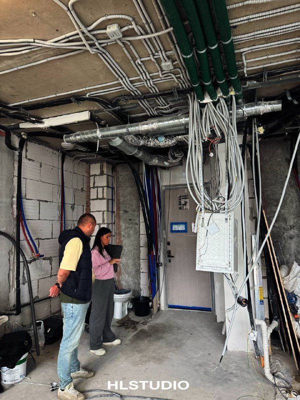 HLSTUDIO Объект в white box Провели демонтаж на объекте Проверили стяжку датчиком влажности, выявили трещины и завалы Рассчитали необходимый объём ... - изображение 6 - объект, hlstudio, hl_project_simfony64