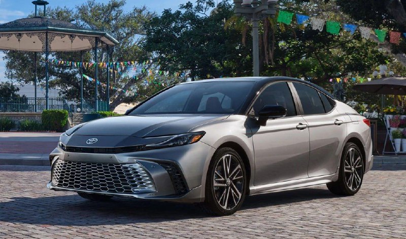 В США начались продажи новой Toyota Camry