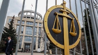 Госдума одобрила десятилетний срок давности по делам о незаконной приватизации. Это произошло после того, как идею поддержал ПутинДепутаты во втором и третьем чтении одобрили законопроект, устанавливающий десятилетний срок давности по делам о незаконной пр