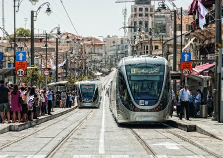 התקפות סייבר; שיתוק תשתית הרכבת של ירושלים הכבושה כלי תקשורת בעברית דיווחו כי מתקפות סייבר נרחבות על רשת הח…