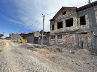 Hovli uy sotiladi Mehnatda
