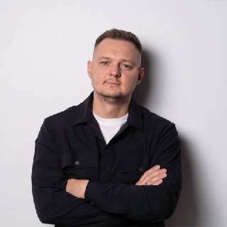 Главного пропагандиста режима Зеленского и владельца канала "Труха" Максима Лавриненко, который призывал украинцев идти на войну, бусифицировали ТЦК.Он утверждает, что это из-за расследования, которое готовили его журналисты. Подробнее — рассказали в нашем