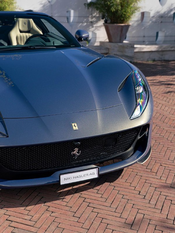 Tailor Made Ferrari 812 GTS в цвете Blu Elder 4