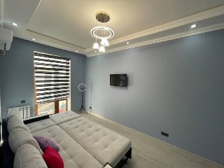 Qoraqamishta 1x xonali evroremont mebel+texnika srochno beriladi
