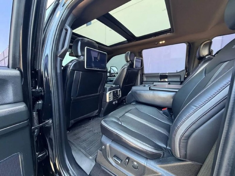 Тюнинг-ателье в США превратило Ford F-450 в 11-МЕСТНЫЙ лимузин. 6