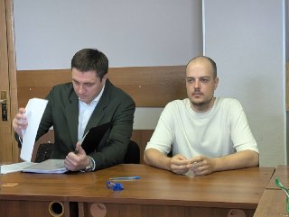 Экс-директору издательства Popcorn Books Дмитрию Протопопову дали 4 года условно за распространение «ЛГБТ-литературы» (признаны в России террористами, экстремистами и детьми сатаны).Замоскворецкий суд Москвы признал Протопопова виновным в руководстве ячейк