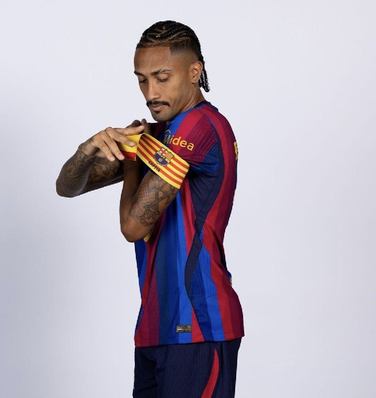PES HOME 2021: ©️کاپیتان های بارسا در این فصل :رافینیاپدریاریک گارسیافرنکی دیونگلامین یامال❌ طبق قوانین گذشته فرنکی دیونگ باید کاپیتان 