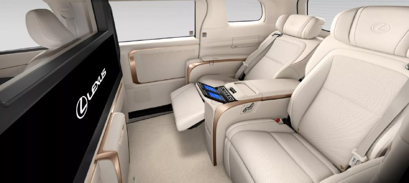 Минивэн Lexus LM получил обновленное оснащение 2