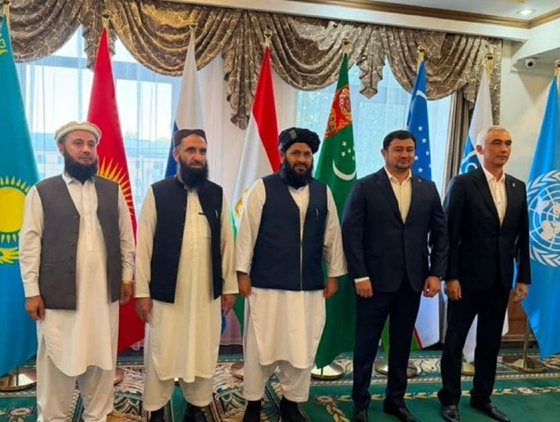 مطالعات افغانستان: مفتی محمدالرحمن، شارژدافیر سفارت افغانستان در قزاقستان با محمود حمیدوف، رئیس مرکز منطقهای آسیای مرکزی برای مبارزه با مو