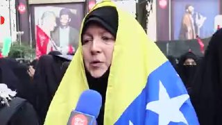 אישה מבוסניה בטקס הפרידה ממנהיג איראן: איבדנו את אבינו