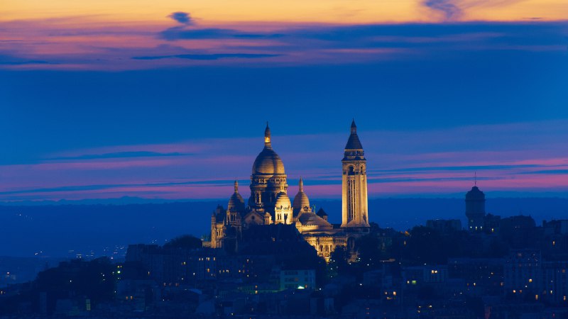 Games onMontmartre and Sacre Cœur, Paris, France (© Tuul & Bruno Morandi/Getty Images)