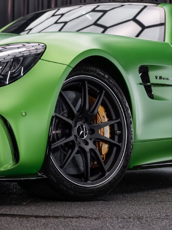 Mercedes Benz AMG GT R 2