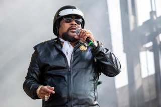 Солист группы Village People Виктор Уиллис умер «после непродолжительной, но агрессивной болезни», объявил коллектив.Ему было 74 года.Уиллис был одним из основателей Village People, а также соавтором всех ее успешных синглов, в том числе хита Y.M.C.A.
