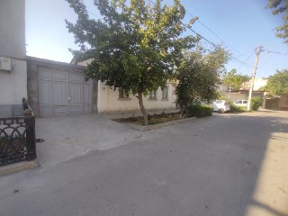Hovli sotiladi (yer hisobida)