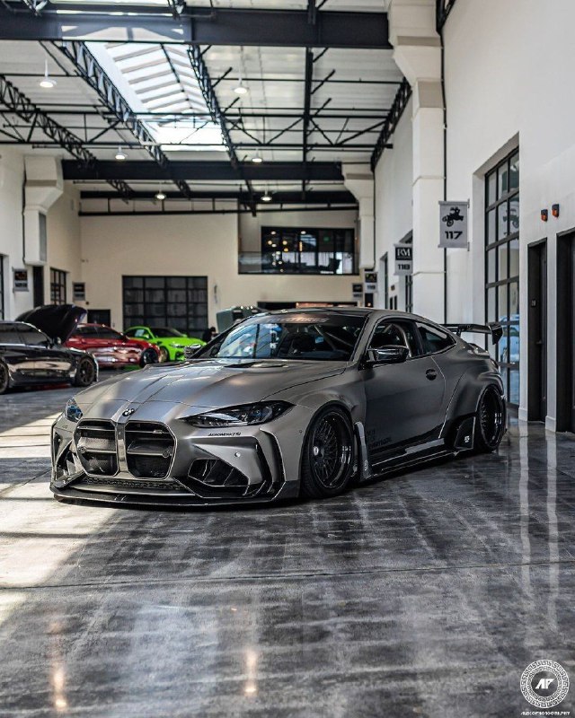 BMW G82 M4 с большим количеством карбоновых деталей, колесными дисками из 3 частей и механической ко 4