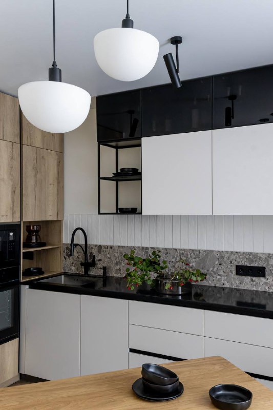 Интерьер квартиры в Старом Осколе. Одно из любимых моих решений здесь фартук кухни, обажаю! А еще цвет санузла! Проект делали в далеком 2022 Семья ... - изображение 1 - еще, интерьер, квартиры