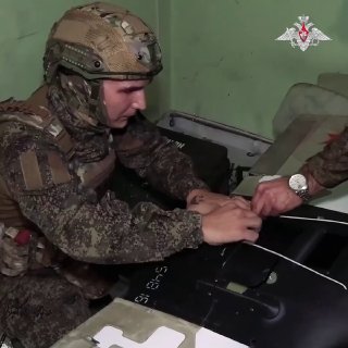 צוות כטב"מ הסיור KVO של יחידת חיילי ה-BPS של קבוצת המרכז זיהה ותעד את ההשמדה בתקיפה אווירית של FAB-500 של ע…