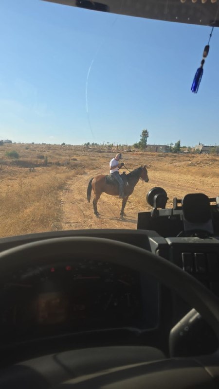 مستوطنون يعترضون شاحنة مياه في جنوب الخليل
