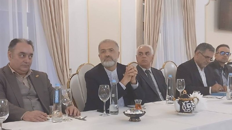 خبرگزاری ایرنا: در نشست جمعی از فعالان صنعت خودرو با سفیر ایران در روسیه مطرح شد:🔸تشکیل کنسرسیوم و طراحی نقشه راه، کلید موفقیت قطعه‌سازا