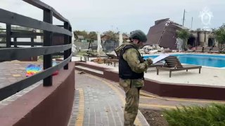 12 человек погибли после удара ВСУ по турбазе "Алеон" в Запорожье. 26 июля объявлен в области днем траура.СК публикует первые кадры с базы отдыха в запорожской Кирилловке. Часть людей удалось достать из-под завалов — чрезвычайные службы отметили, что во вр